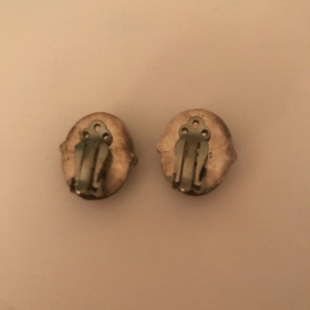 Vintage Clip on Earrings - Picture 3 of 4